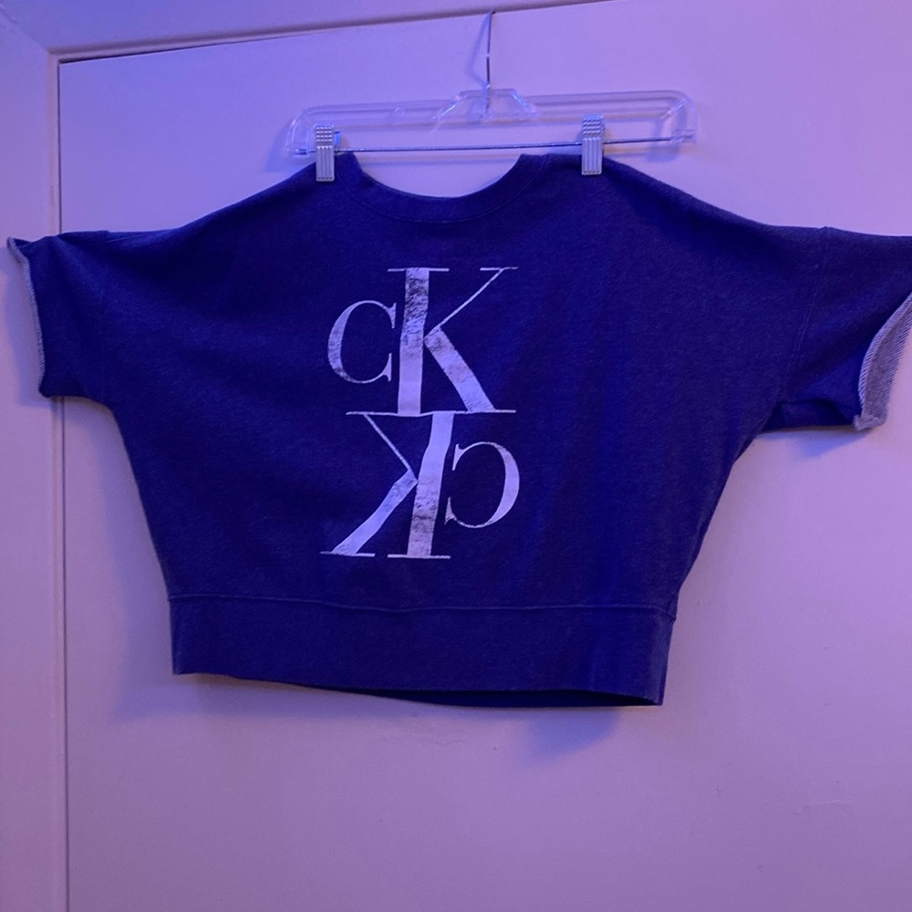 Womens vintage Calvin Klein short sleeve crop top sweatshirt. Size Small